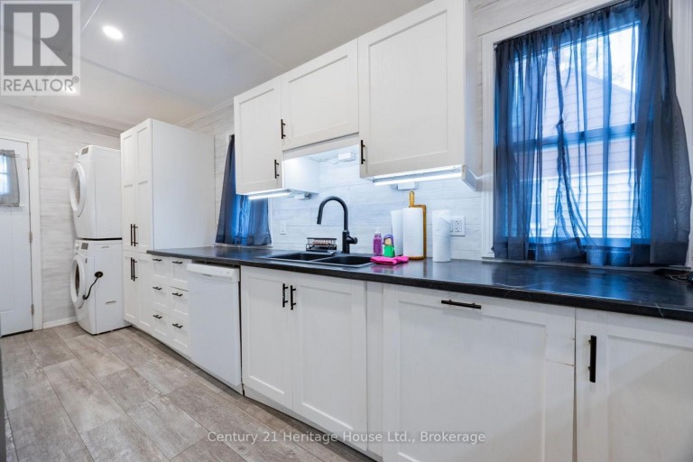 102 STEWART AVENUE, Cambridge, Ontario, N1R2T9