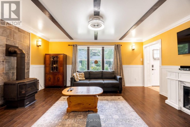102 STEWART AVENUE, Cambridge, Ontario, N1R2T9
