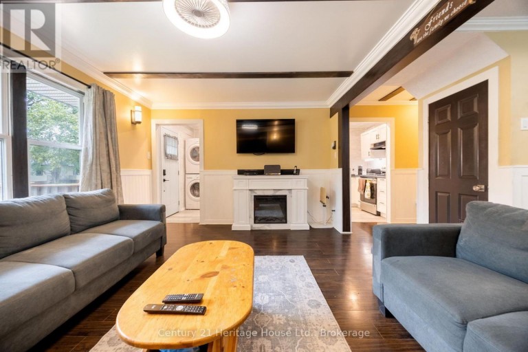 102 STEWART AVENUE, Cambridge, Ontario, N1R2T9