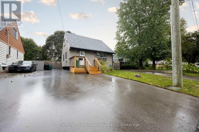 102 STEWART AVENUE, Cambridge, Ontario, N1R2T9