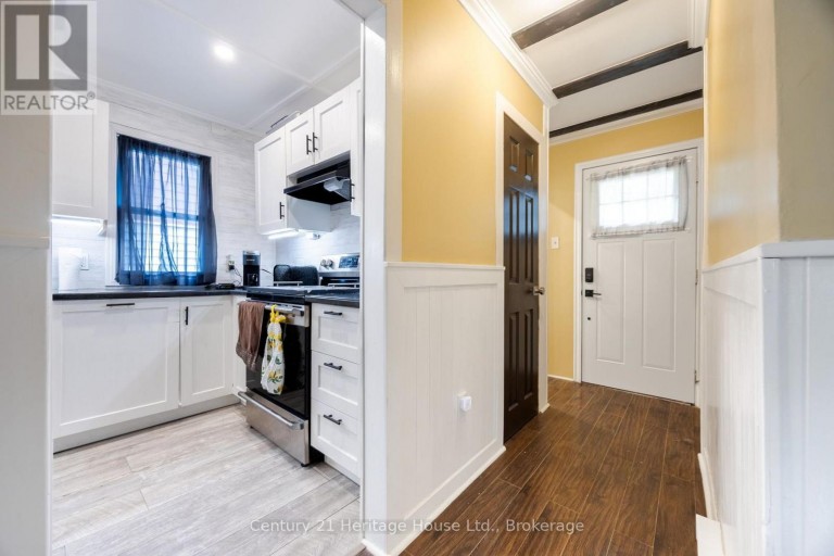 102 STEWART AVENUE, Cambridge, Ontario, N1R2T9