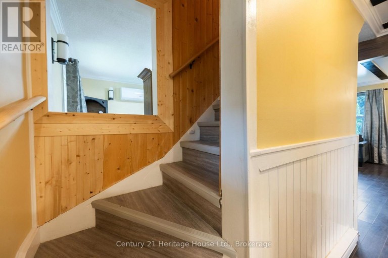 102 STEWART AVENUE, Cambridge, Ontario, N1R2T9