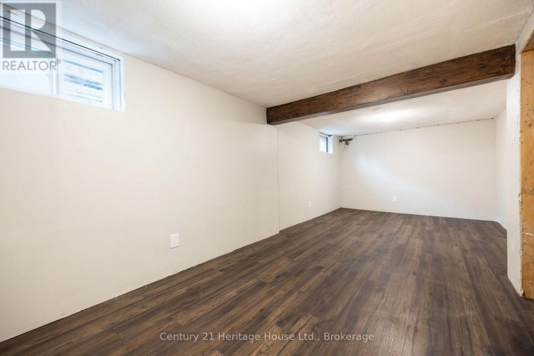 102 STEWART AVENUE, Cambridge, Ontario, N1R2T9