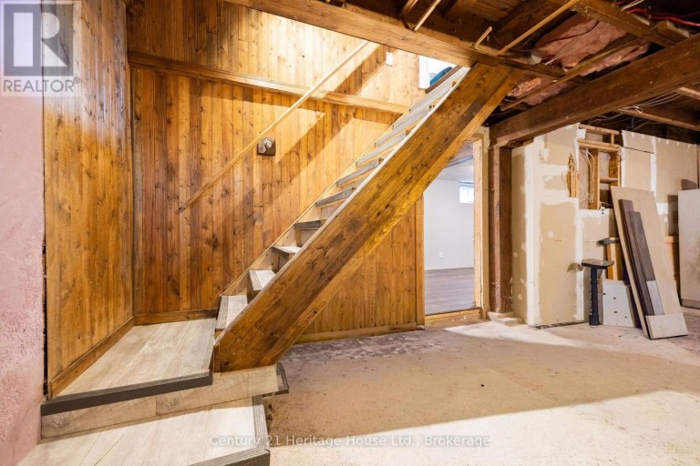 102 STEWART AVENUE, Cambridge, Ontario, N1R2T9