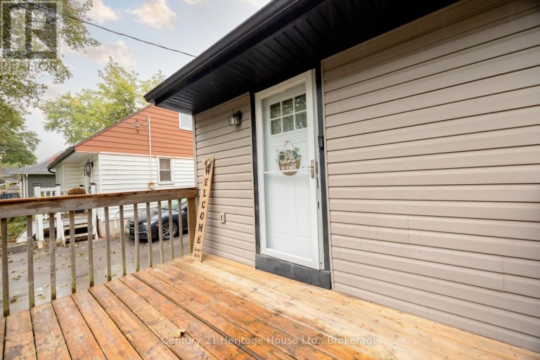 102 STEWART AVENUE, Cambridge, Ontario, N1R2T9