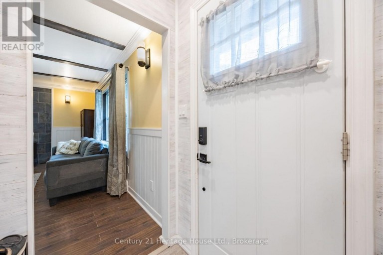 102 STEWART AVENUE, Cambridge, Ontario, N1R2T9