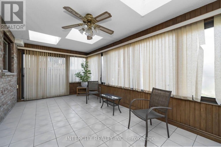 72 CHISWICK AVENUE, Toronto (Brookhaven-Amesbury), Ontario, M6M4V3