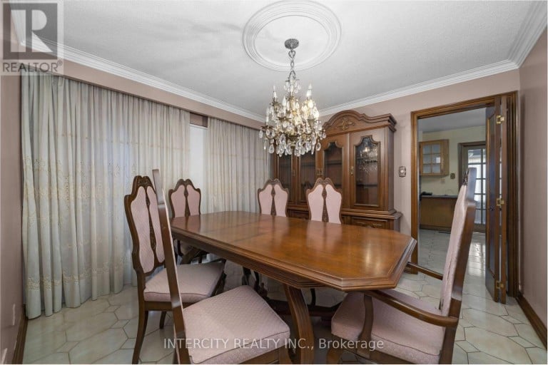 72 CHISWICK AVENUE, Toronto (Brookhaven-Amesbury), Ontario, M6M4V3