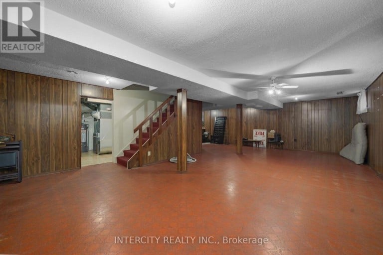 72 CHISWICK AVENUE, Toronto (Brookhaven-Amesbury), Ontario, M6M4V3