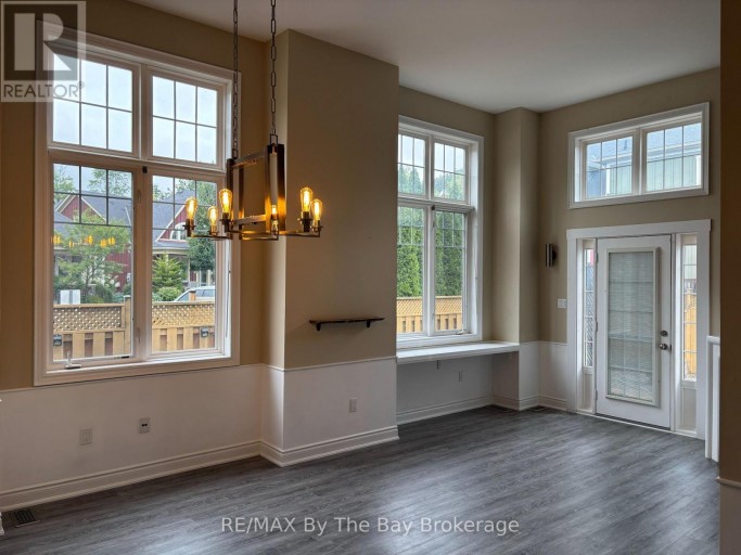 300 STONEBRIDGE BOULEVARD, Wasaga Beach, Ontario, L9Z0E7