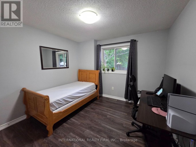 132 ESTHER DRIVE, Barrie (Painswick South), Ontario, L4N0V5