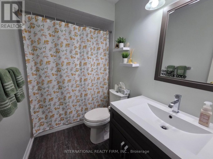 132 ESTHER DRIVE, Barrie (Painswick South), Ontario, L4N0V5