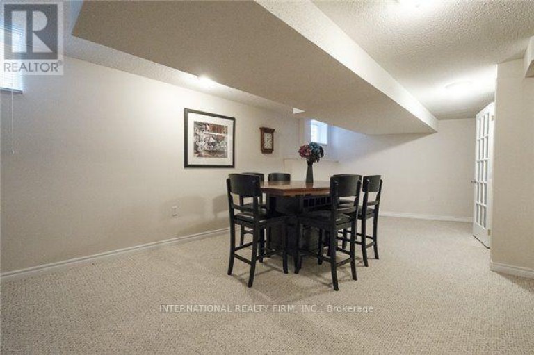 132 ESTHER DRIVE, Barrie (Painswick South), Ontario, L4N0V5