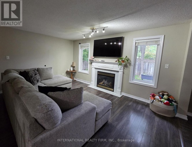 132 ESTHER DRIVE, Barrie (Painswick South), Ontario, L4N0V5