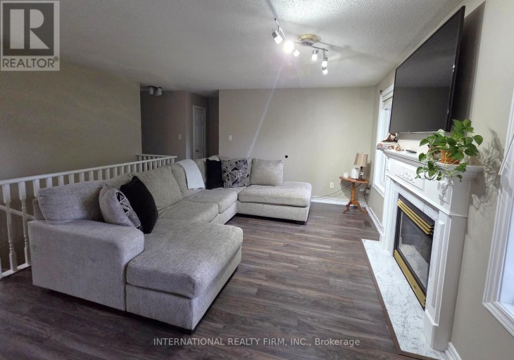 132 ESTHER DRIVE, Barrie (Painswick South), Ontario, L4N0V5