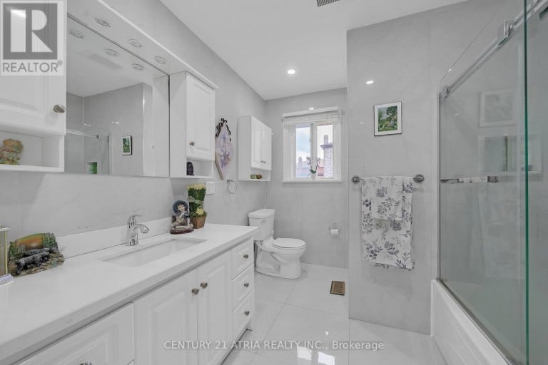 110 HARDING AVENUE, Toronto (Brookhaven-Amesbury), Ontario, M6M3A6