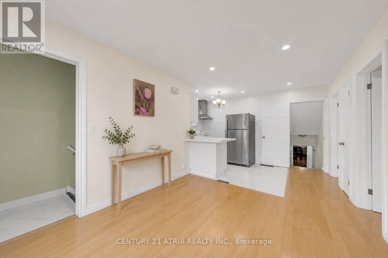 110 HARDING AVENUE, Toronto (Brookhaven-Amesbury), Ontario, M6M3A6