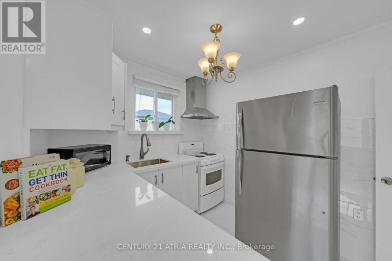 110 HARDING AVENUE, Toronto (Brookhaven-Amesbury), Ontario, M6M3A6