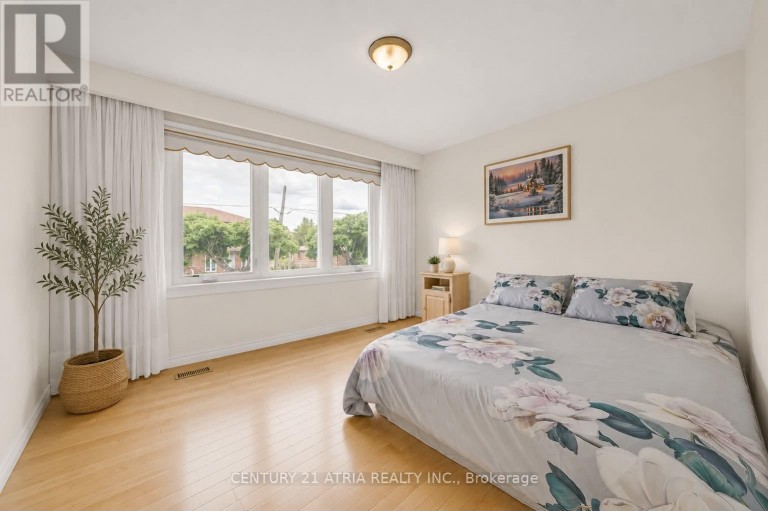 110 HARDING AVENUE, Toronto (Brookhaven-Amesbury), Ontario, M6M3A6