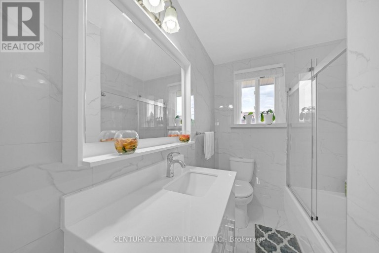 110 HARDING AVENUE, Toronto (Brookhaven-Amesbury), Ontario, M6M3A6