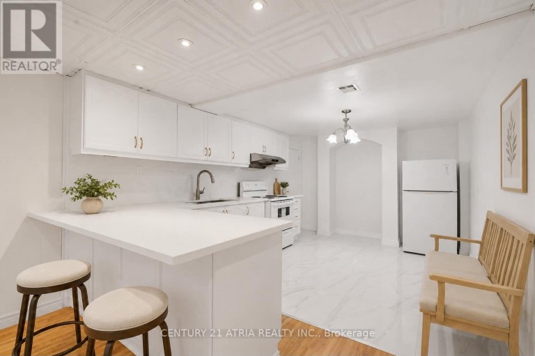 110 HARDING AVENUE, Toronto (Brookhaven-Amesbury), Ontario, M6M3A6