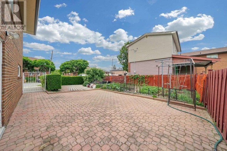 110 HARDING AVENUE, Toronto (Brookhaven-Amesbury), Ontario, M6M3A6