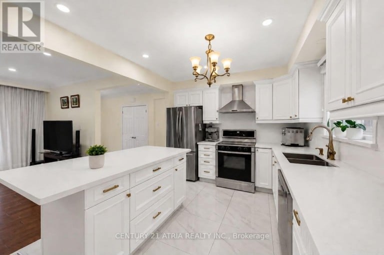 110 HARDING AVENUE, Toronto (Brookhaven-Amesbury), Ontario, M6M3A6