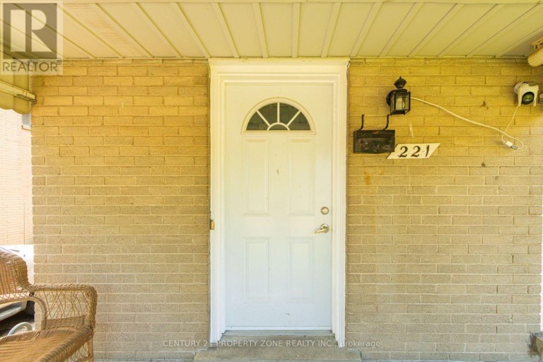 221 STARLIGHT AVENUE, London East (East H), Ontario, N5W4X8