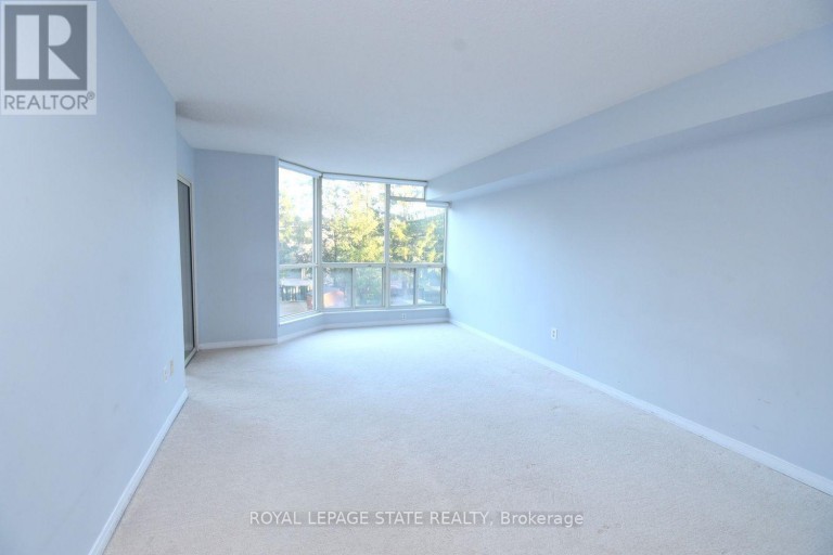 215 - 175 CEDAR AVENUE, Richmond Hill (Harding), Ontario, L4C9V3