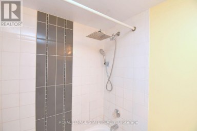 215 - 175 CEDAR AVENUE Richmond Hill (Harding) Ontario photo 14