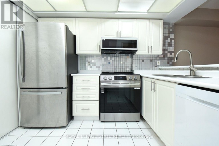 215 - 175 CEDAR AVENUE, Richmond Hill (Harding), Ontario, L4C9V3