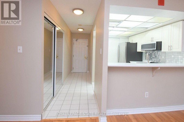 215 - 175 CEDAR AVENUE, Richmond Hill (Harding), Ontario, L4C9V3
