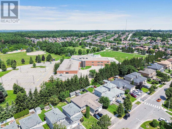 174 SUNDEW DRIVE, Barrie (Holly), Ontario, L4N9N1