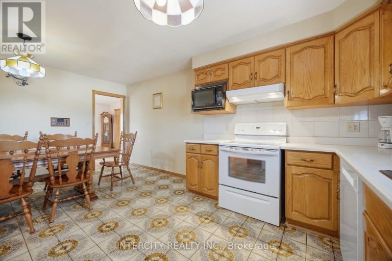 146 JULES AVENUE, Vaughan (East Woodbridge), Ontario, L4L1Y3