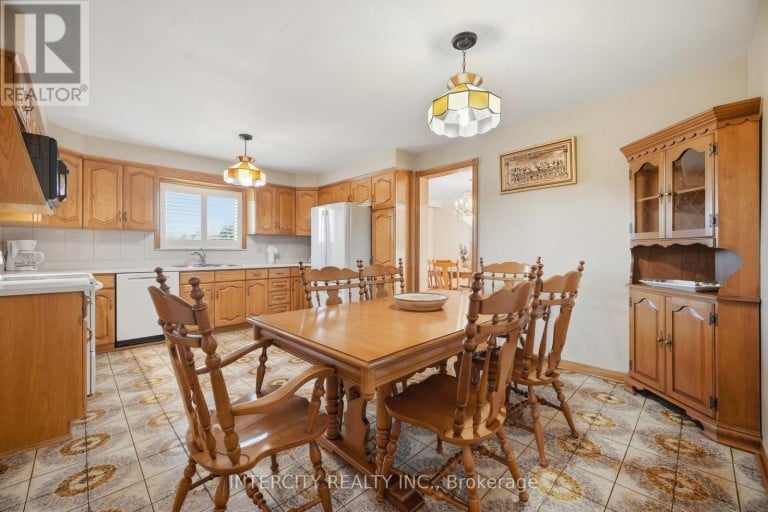 146 JULES AVENUE, Vaughan (East Woodbridge), Ontario, L4L1Y3