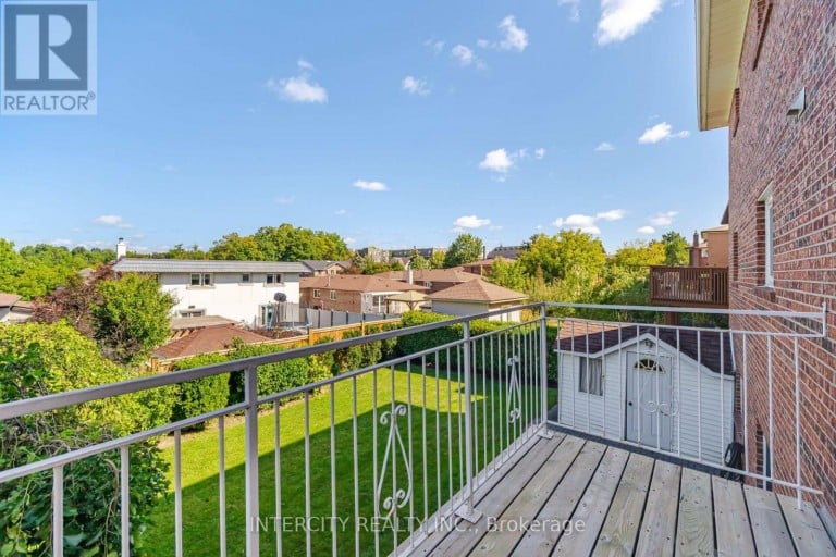 146 JULES AVENUE, Vaughan (East Woodbridge), Ontario, L4L1Y3