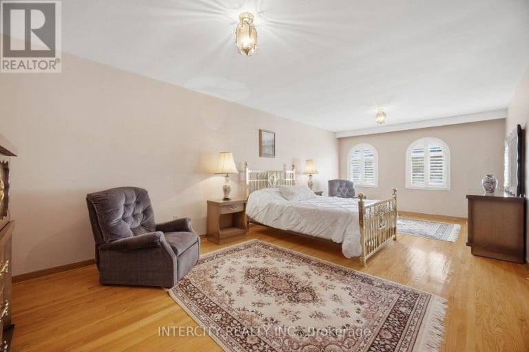 146 JULES AVENUE, Vaughan (East Woodbridge), Ontario, L4L1Y3