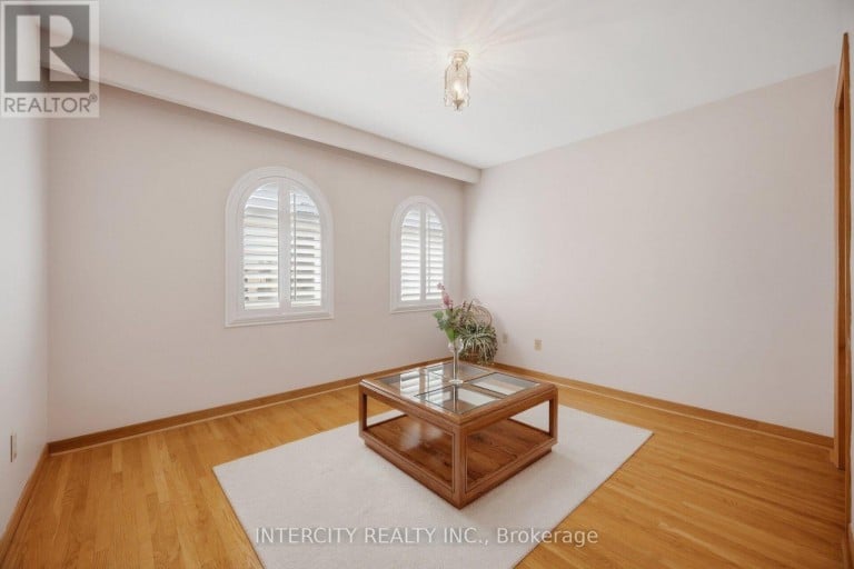 146 JULES AVENUE, Vaughan (East Woodbridge), Ontario, L4L1Y3