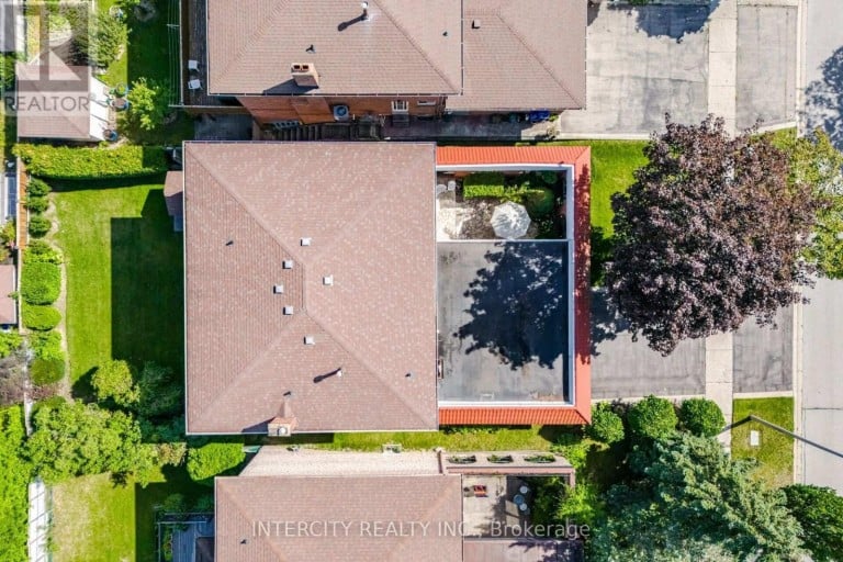 146 JULES AVENUE, Vaughan (East Woodbridge), Ontario, L4L1Y3