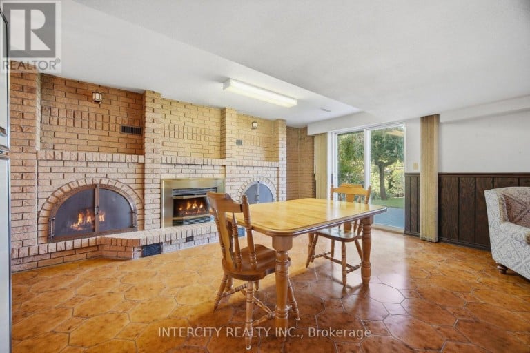 146 JULES AVENUE, Vaughan (East Woodbridge), Ontario, L4L1Y3