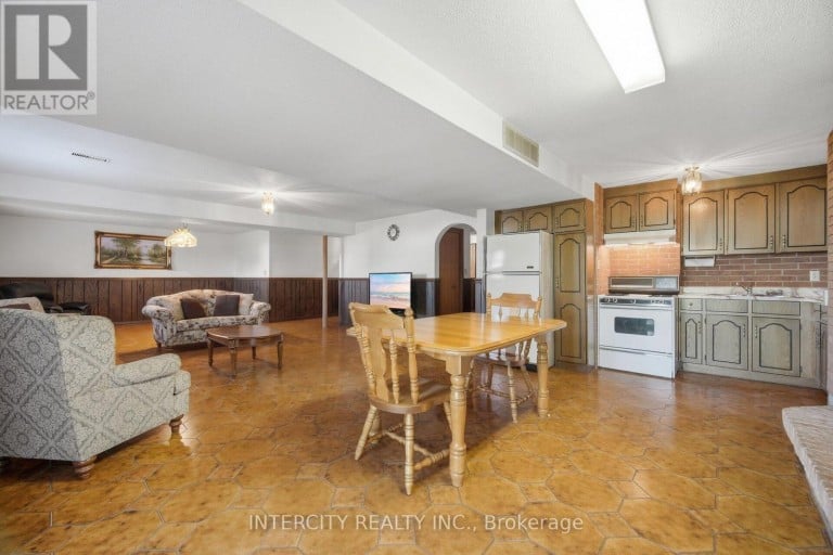 146 JULES AVENUE, Vaughan (East Woodbridge), Ontario, L4L1Y3