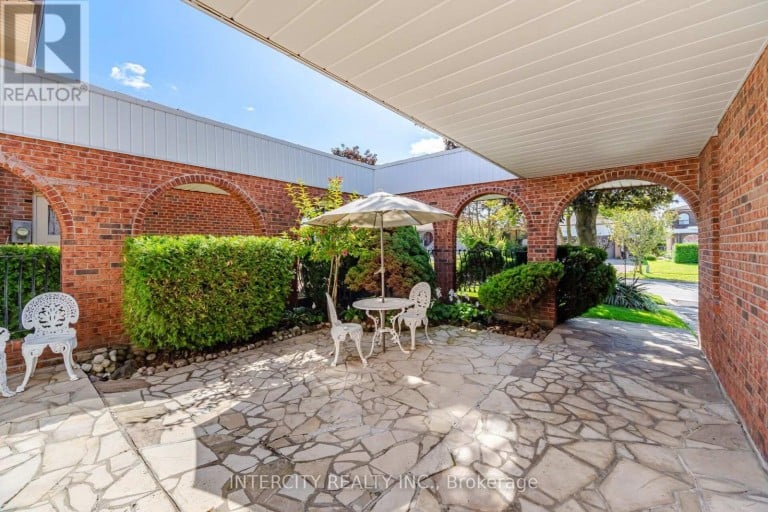 146 JULES AVENUE, Vaughan (East Woodbridge), Ontario, L4L1Y3