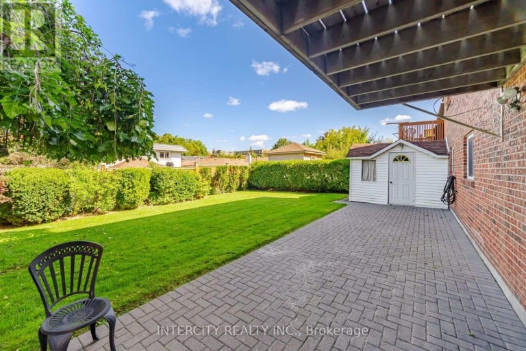 146 JULES AVENUE, Vaughan (East Woodbridge), Ontario, L4L1Y3