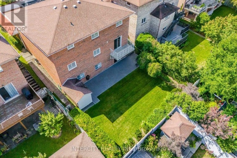 146 JULES AVENUE, Vaughan (East Woodbridge), Ontario, L4L1Y3