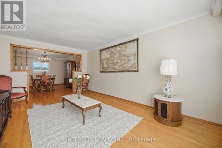 146 JULES AVENUE, Vaughan (East Woodbridge), Ontario, L4L1Y3