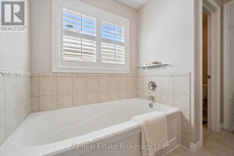 61 SUMMIT RIDGE DRIVE, Guelph (Grange Road), Ontario, N1E0B8