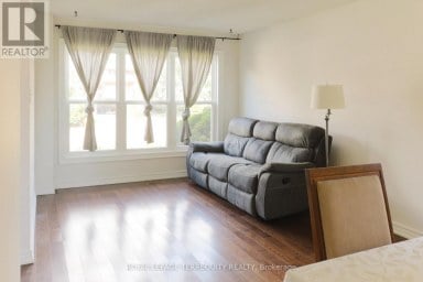 104 GATES CRESCENT Ajax (South East) Ontario photo 2