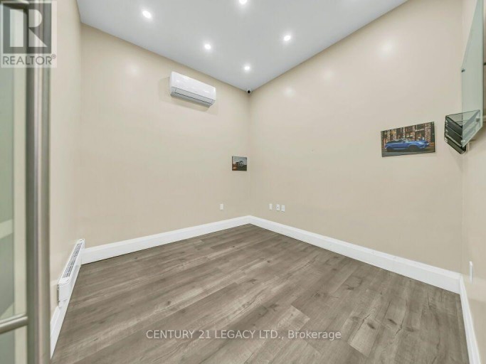 2385 ROYAL WINDSOR DRIVE, Mississauga (Southdown), Ontario, L5J1K9
