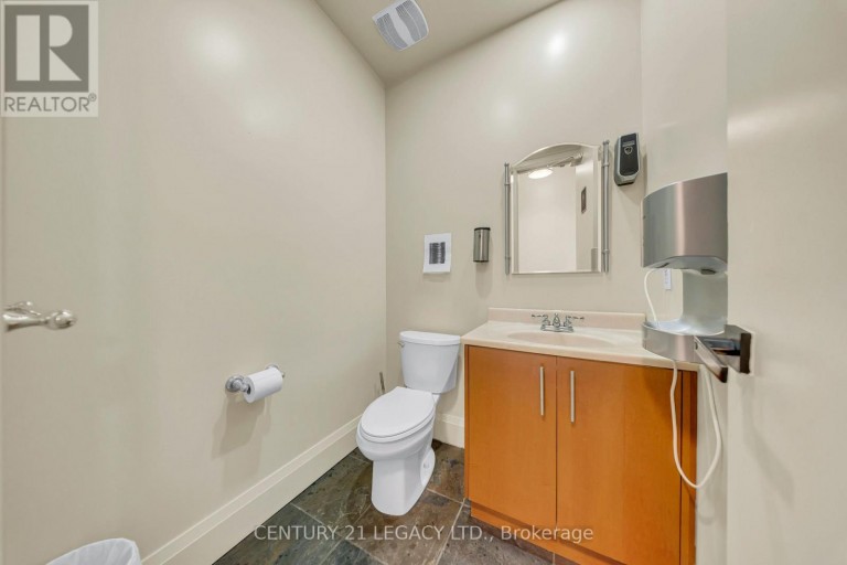2385 ROYAL WINDSOR DRIVE, Mississauga (Southdown), Ontario, L5J1K9
