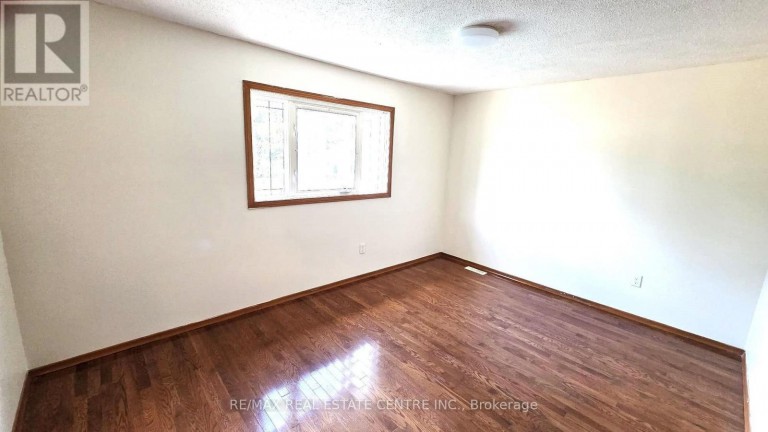 20 AINSWORTH STREET, Hamilton (Stoney Creek Mountain), Ontario, L8J1T1